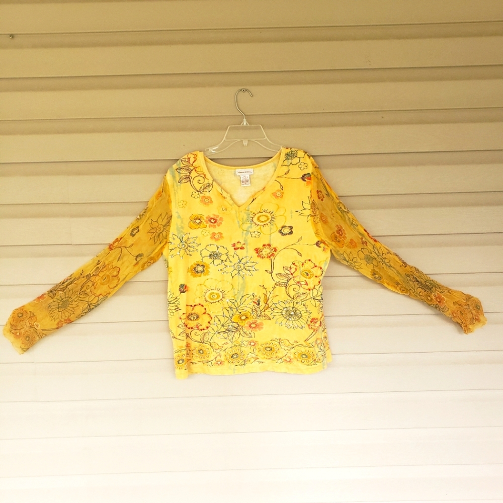 Monroe and Main Flower Mixed top